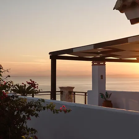 Villa Yiannis - Private Pool & Endless Sea View, By Zantewize